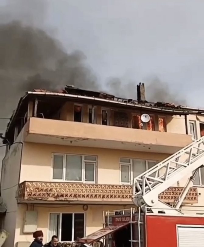Yalova’da Korkutan Çatı Yangını