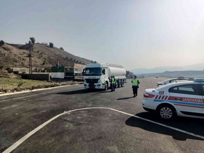 Tehlikeli Madde Taşıyan Araçlar Denetlendi
