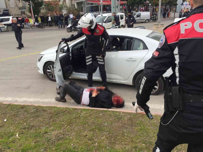 Otomobilde Çatışma: 2 Yaralı