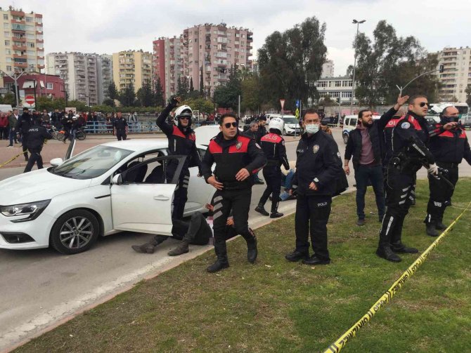 Otomobilde Çatışma: 2 Yaralı