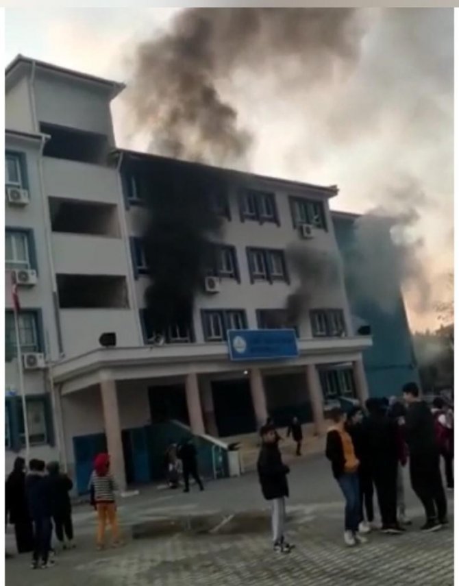 Okulda Yangın Paniği