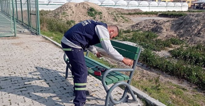 Akdeniz’de Parklara Bahar Bakımı