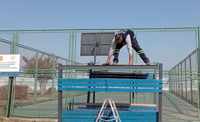Akdeniz’de Parklara Bahar Bakımı