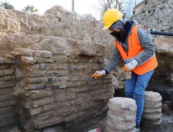 Büyükşehirin Hıdırlık Kulesi’nde Arkeolojik Kazıları Devam Ediyor