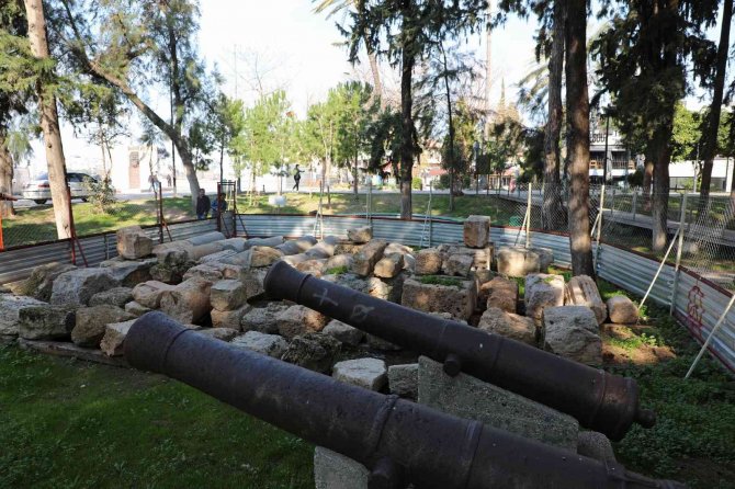 Büyükşehirin Hıdırlık Kulesi’nde Arkeolojik Kazıları Devam Ediyor