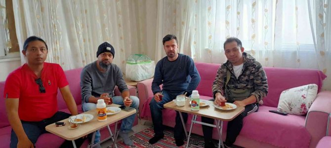 Denizli Horozu Hobisinden Para Kazanıyor