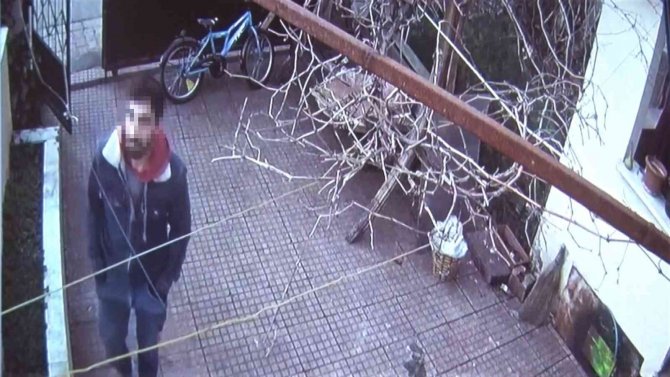 Ataşehir’de Elleri Cebinde Hırsız, Muhabbet Kuşunu Çaldı