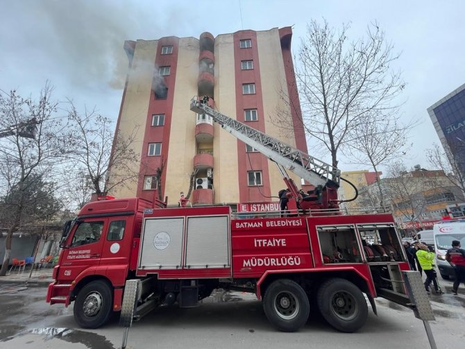 Batman’da Bir İş Merkezinde Çıkan Yangın Paniğe Neden Oldu