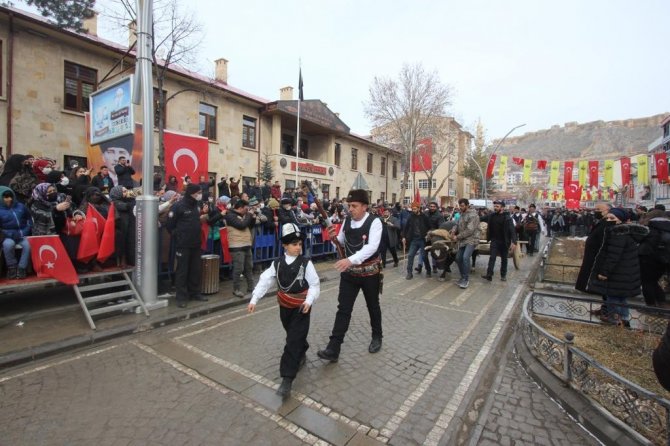 Bayburt’ta Kurtuluş Coşkusu Cumhuriyet Caddesine Taştı