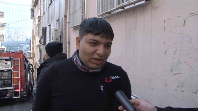 Beyoğlu’nda İki Katlı Boş Binada Yangın: Mahalleli Panik Yaşadı