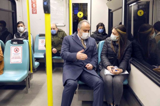 Öğrenciler Toplu Taşımaya Yöneldi