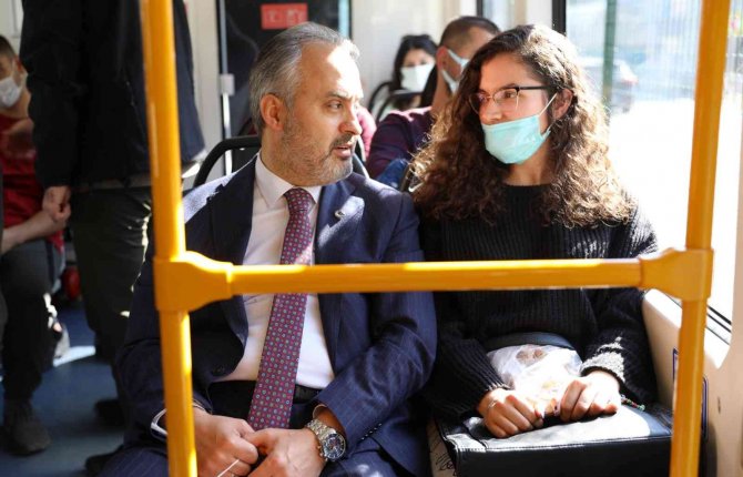 Öğrenciler Toplu Taşımaya Yöneldi