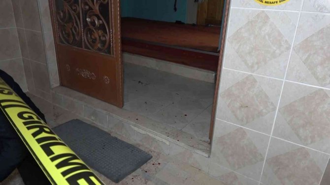 Bursa’da Hırsızlık İçin Camiye Giren Şüpheli İmamı Bıçakladı