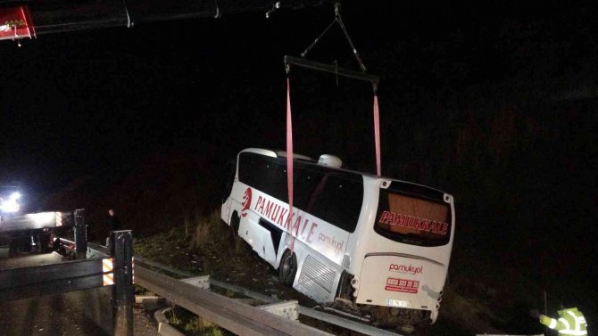 Bursa’da Otobüs Yoldan Çıktı, 36 Yolcu Ölümden Döndü