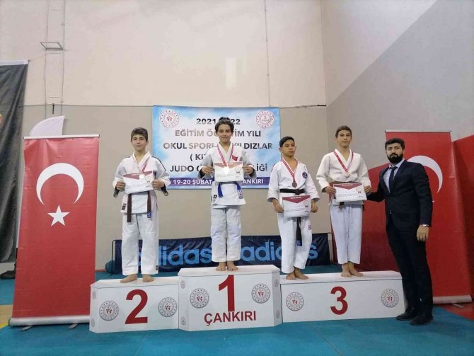 Düzce Judodan 10 Madalya