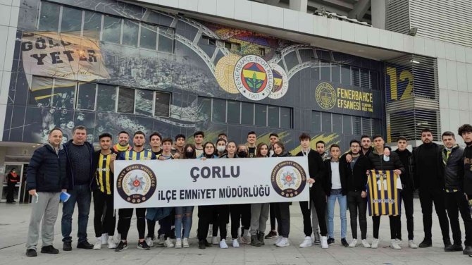 Çorlulu Çocuklar Fenerbahçe - Hatayspor Maçını Tribünden İzledi