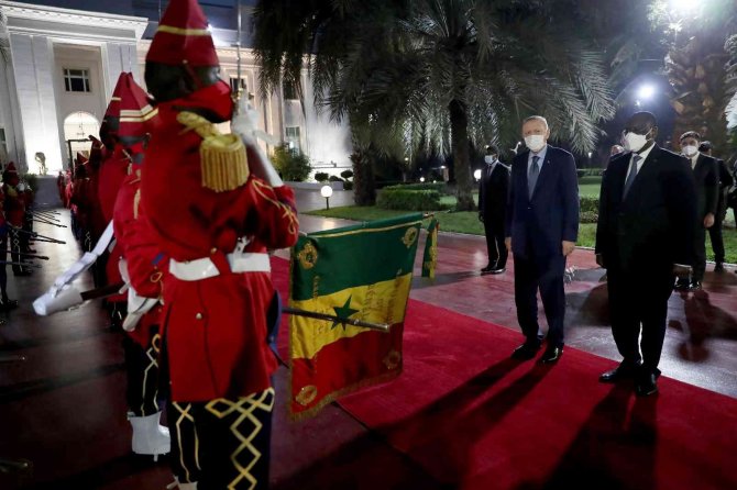 Cumhurbaşkanı Erdoğan, Senegal’de Resmi Törenle Karşılandı