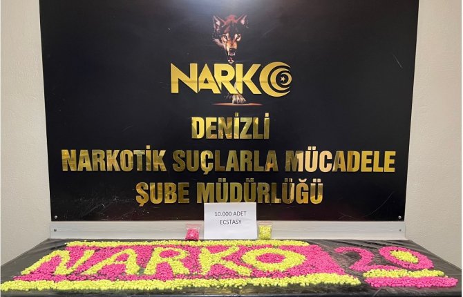 Asma Tavandaki Gizli Bölmeden Uyuşturucu Ve Para Çıktı