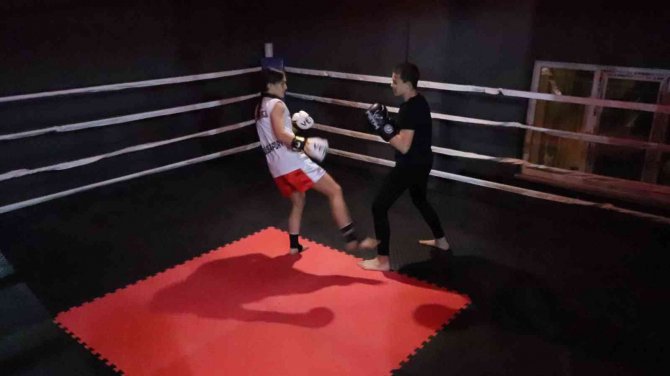 Kick Boksçu Genç Kızın Hedefi Türkiye’yi Temsil Etmek