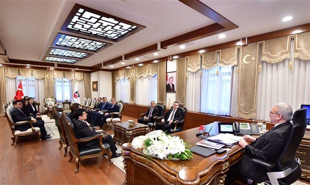 Vali Karaloğlu: “Vergi Vatandaşa Hizmet Demektir”