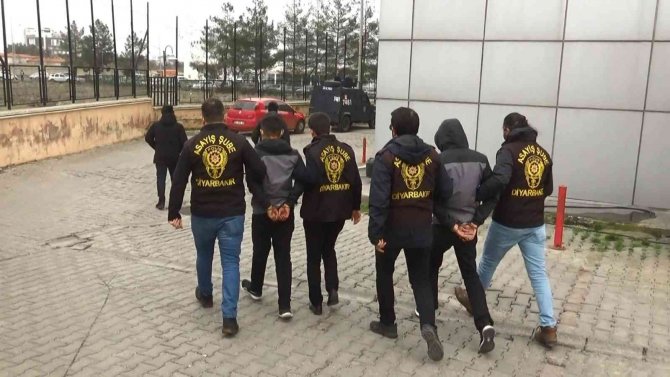Diyarbakır’da Ptt Şubesini Soyan 2 Zanlı Adliyeye Sevk Edildi
