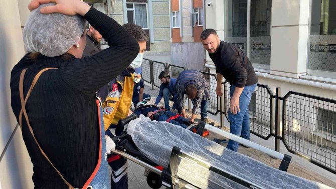 4. Kattan Düşen Genç Ağır Yaralandı