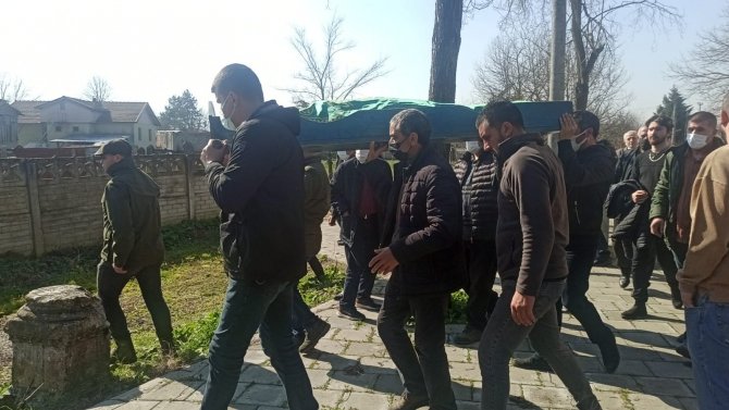 Öldürülen Kadın Toprağa Verildi