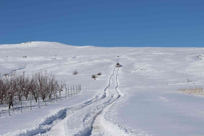 Karlı Dağ Yollarını Aşan Sağlık Ekipleri, Diyaliz Hastasını Hastaneye Ulaştırdı