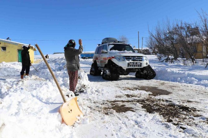 Karlı Dağ Yollarını Aşan Sağlık Ekipleri, Diyaliz Hastasını Hastaneye Ulaştırdı