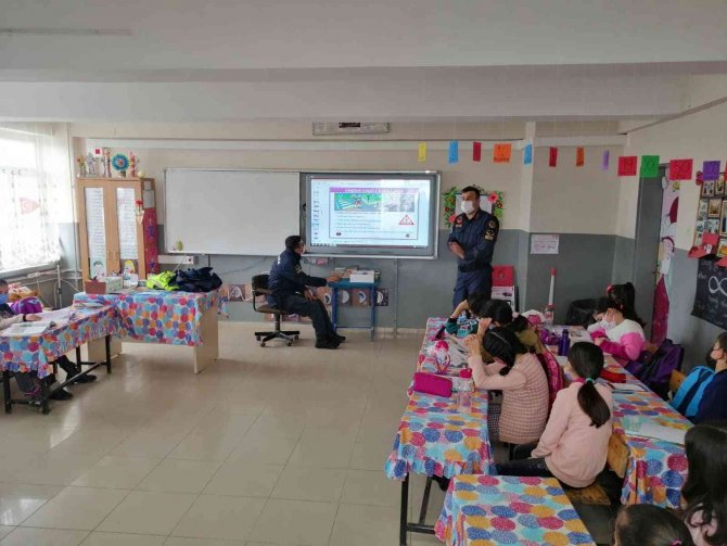 Tercan’da Öğrencilere Trafik Eğitimi