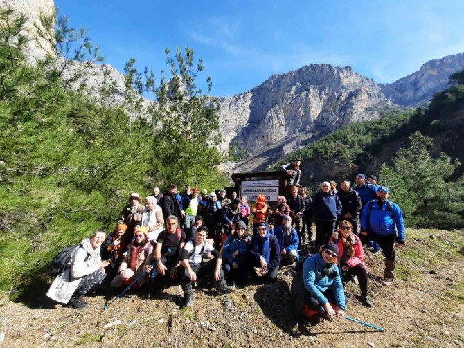Eskişehirli Doğa Tutkunları Bilecik’in Kanyonlarını Gezdi