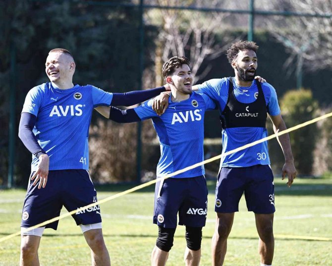 Fenerbahçe’de Slavia Prag Mesaisi Başladı