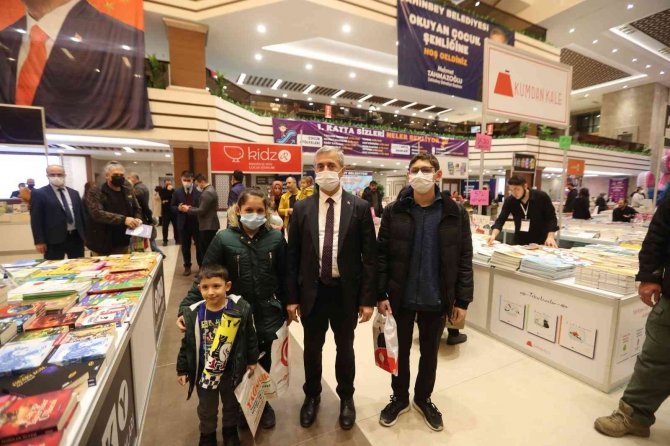 Çocuk Şenliği Kitap Fuarı 200 Bin Kişiyi Ağırladı