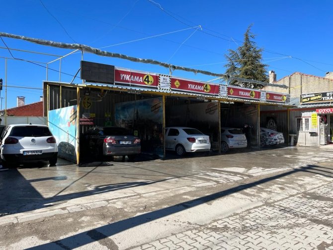 Güneşli Hava Oto Yıkamacıların Yüzünü Güldürdü