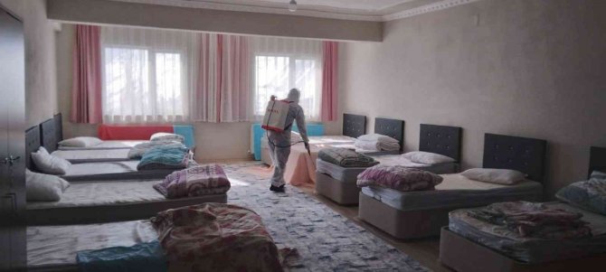 Hakkari’deki Kurs Binaları İlaçlandı