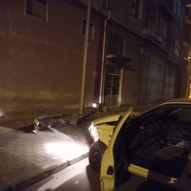 Hurdaya Dönen Araçtan İçki Şişesi Çıktı, Sürücü Kayıplara Karıştı