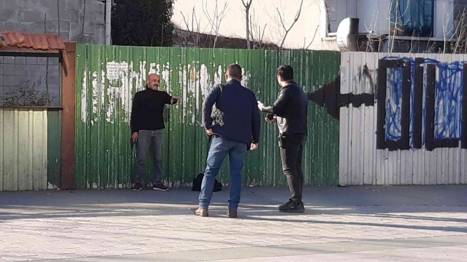 İ̇stanbul Adliyesi Önünde İntihar Girişimi