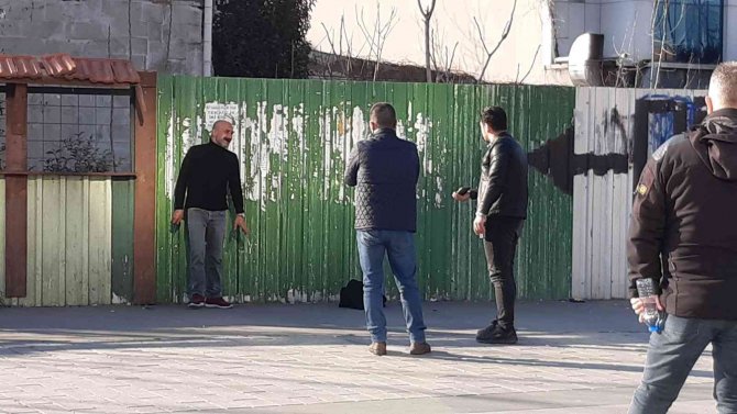İ̇stanbul Adliyesi Önünde İntihar Girişimi