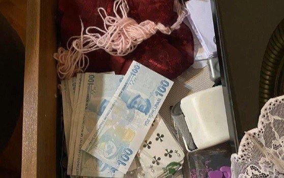 İ̇zmir’de Sahte Parayla Akaryakıt Aldıkları Belirlenen 2 Şüpheli Yakalandı