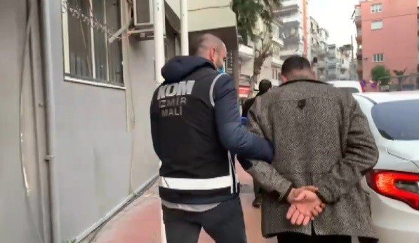İ̇zmir’de Sahte Parayla Akaryakıt Aldıkları Belirlenen 2 Şüpheli Yakalandı