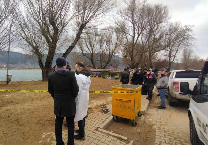 Göle Piknik Yapmaya Giden Vatandaşlar Kadın Cesedi Buldu