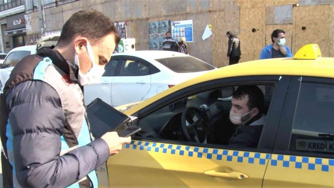 Kadıköy’de Müşteri Arayan Ruhsatsız Taksici Denetimde Yakalandı