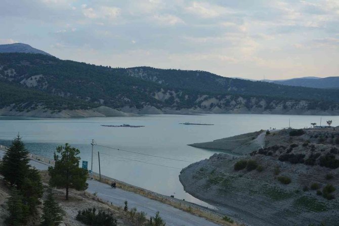 Korkuteli’de Karlar Eriyor, Sulama Suyu Barajının Seviyesi Yükseliyor