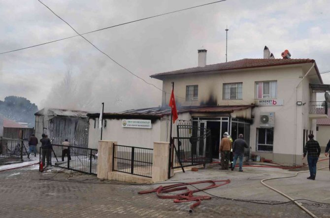 Kaynak Makinesinden Çıkan Kıvılcım Mazot Deposunu Tutuşturdu
