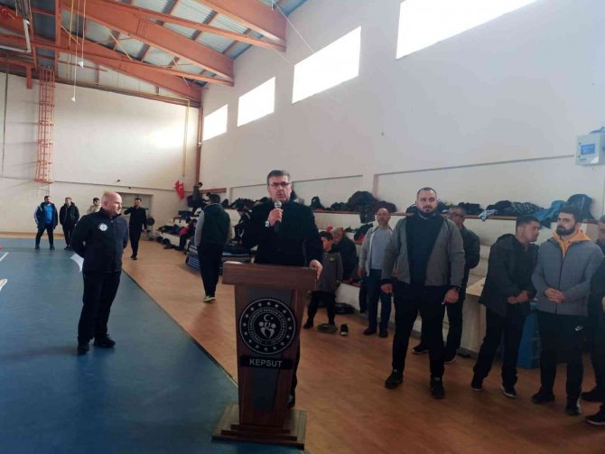 Minik Güreşçiler Kıran Kırana Güreşti