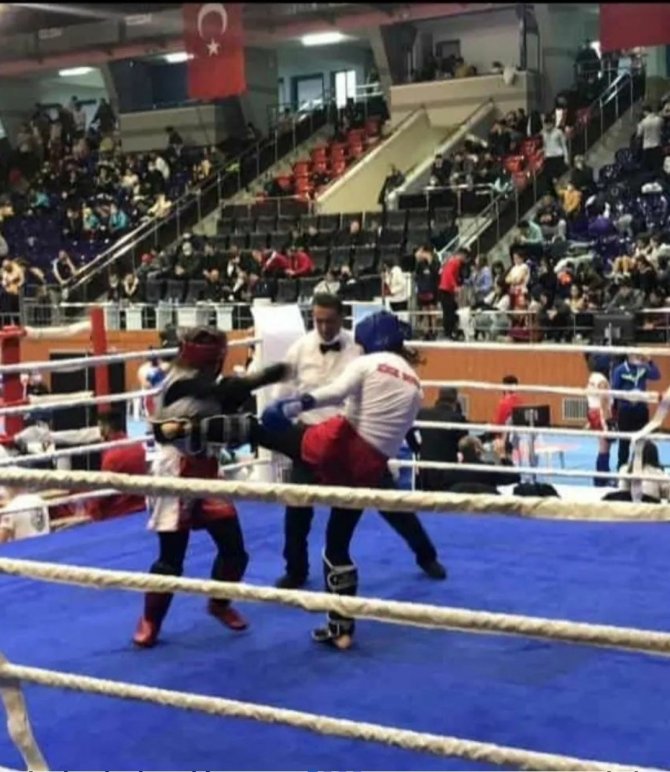 Sudenur Basancı, Gençler Avrupa Muaythai Şampiyonası’nda Üçüncü Oldu