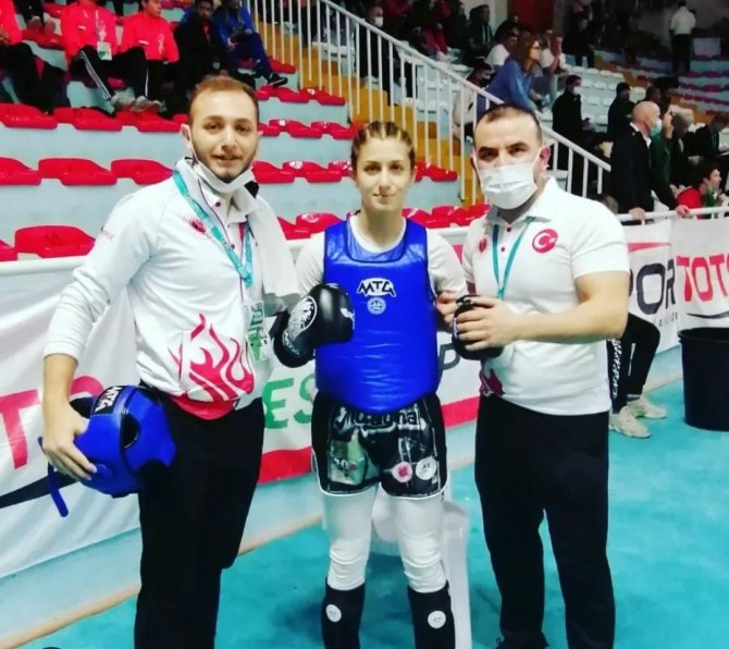 Sudenur Basancı, Gençler Avrupa Muaythai Şampiyonası’nda Üçüncü Oldu