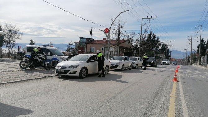 Ceza Yememek İçin Cam Filmlerini Elleriyle Söktü