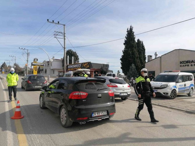 Ceza Yememek İçin Cam Filmlerini Elleriyle Söktü