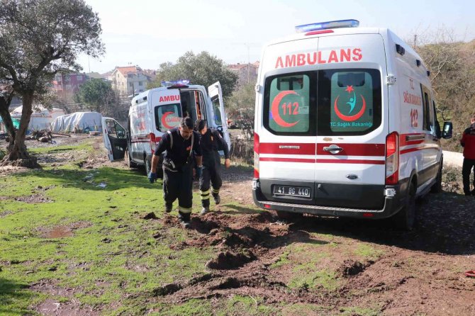 Hem Ambulans Hem De Kurtarmak İçin Gelen İtfaiye Aracı Çamura Saplandı